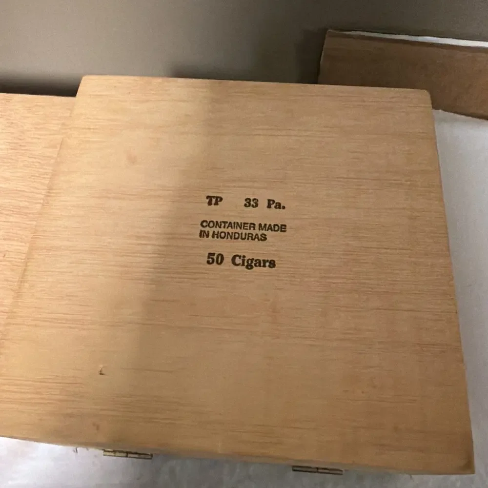 VINTAGE CARIBBEAN CASINOS & Royals WOOD EMPTY CIGAR BOXES